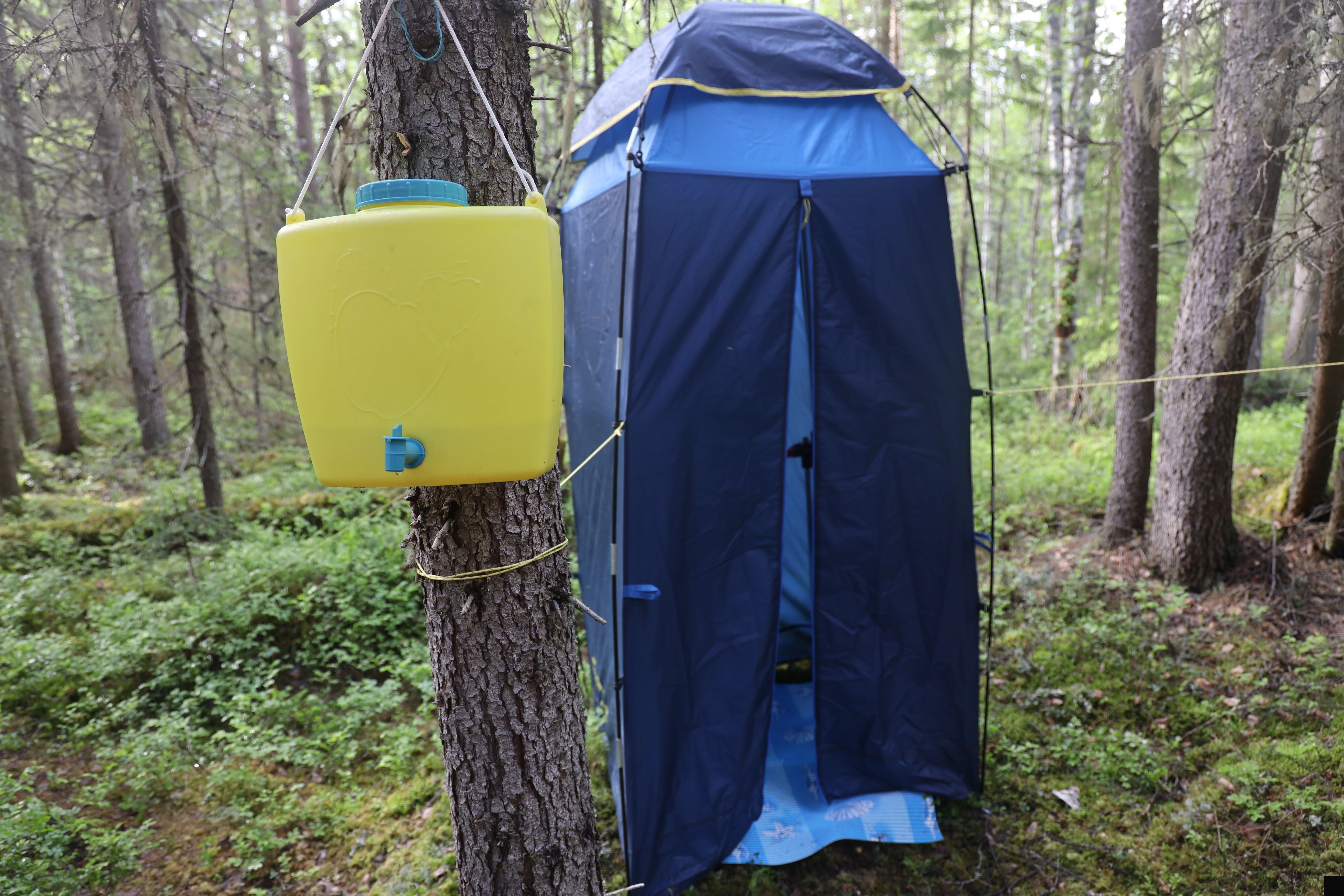 Переносной душ с подогревом в лагере