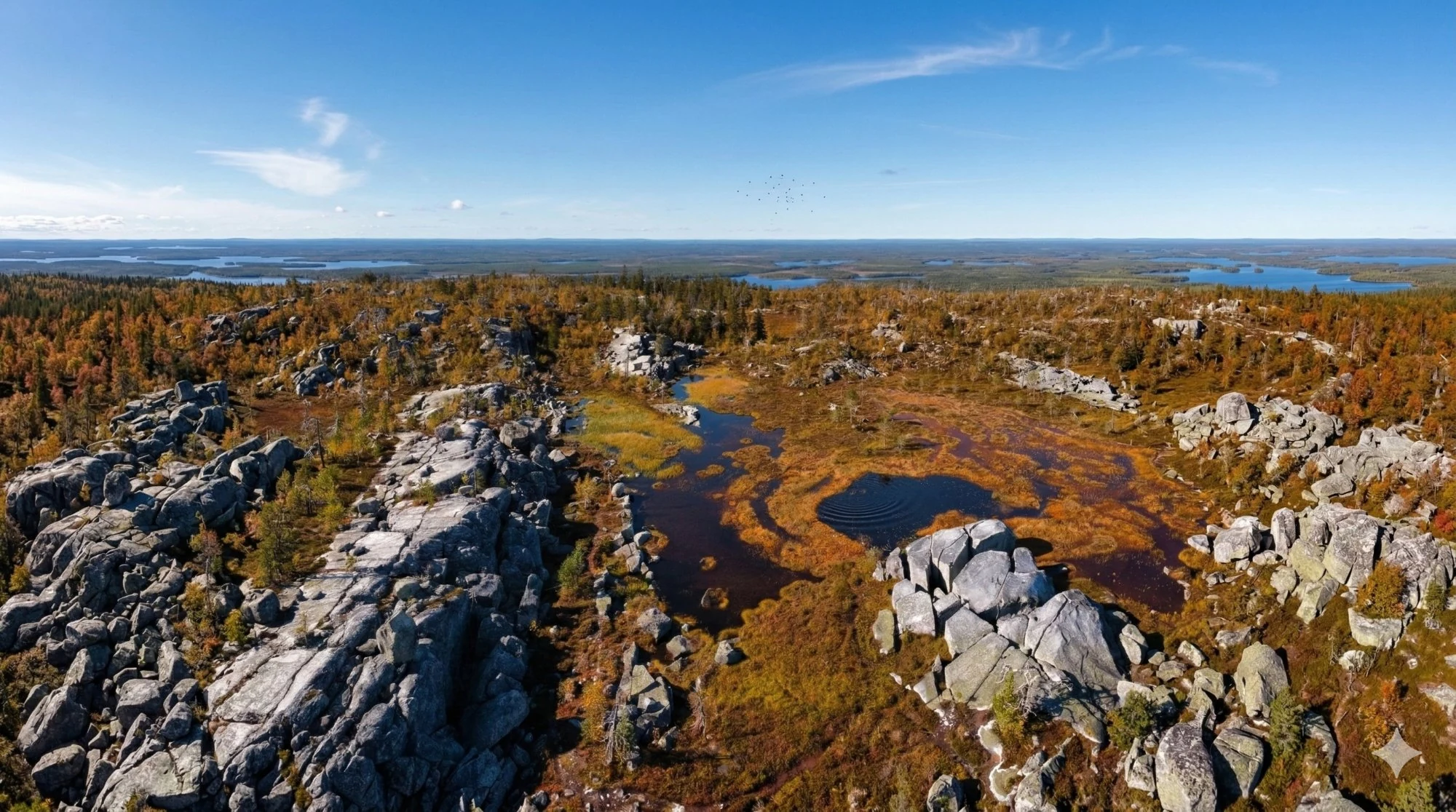 Озеро Глаз — вид с каменных гряд амфитеатра