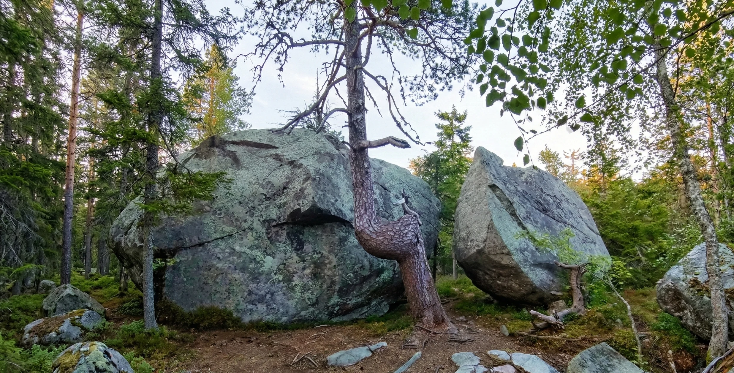 Врата Воттоваары — два исполинских валуна